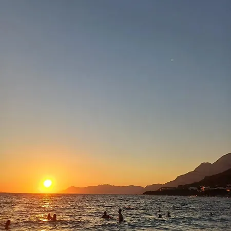 Lukas Galileo Blizu Centra I Plaze * Makarska